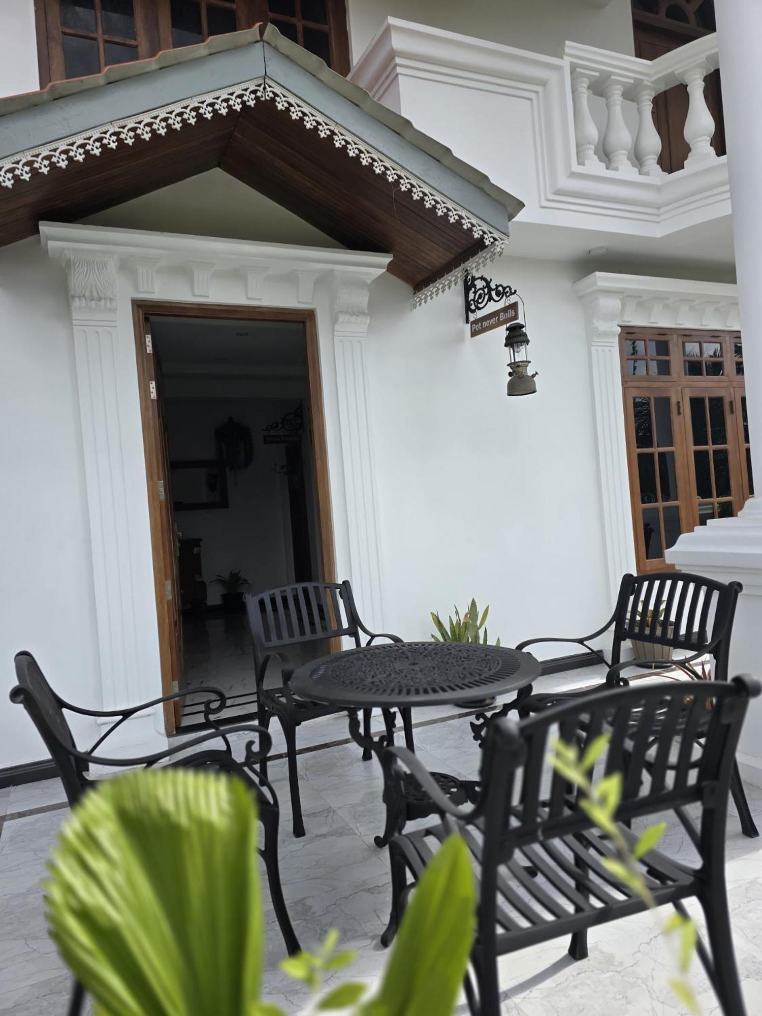 Munril Guest Appartement Jaffna Buitenkant foto