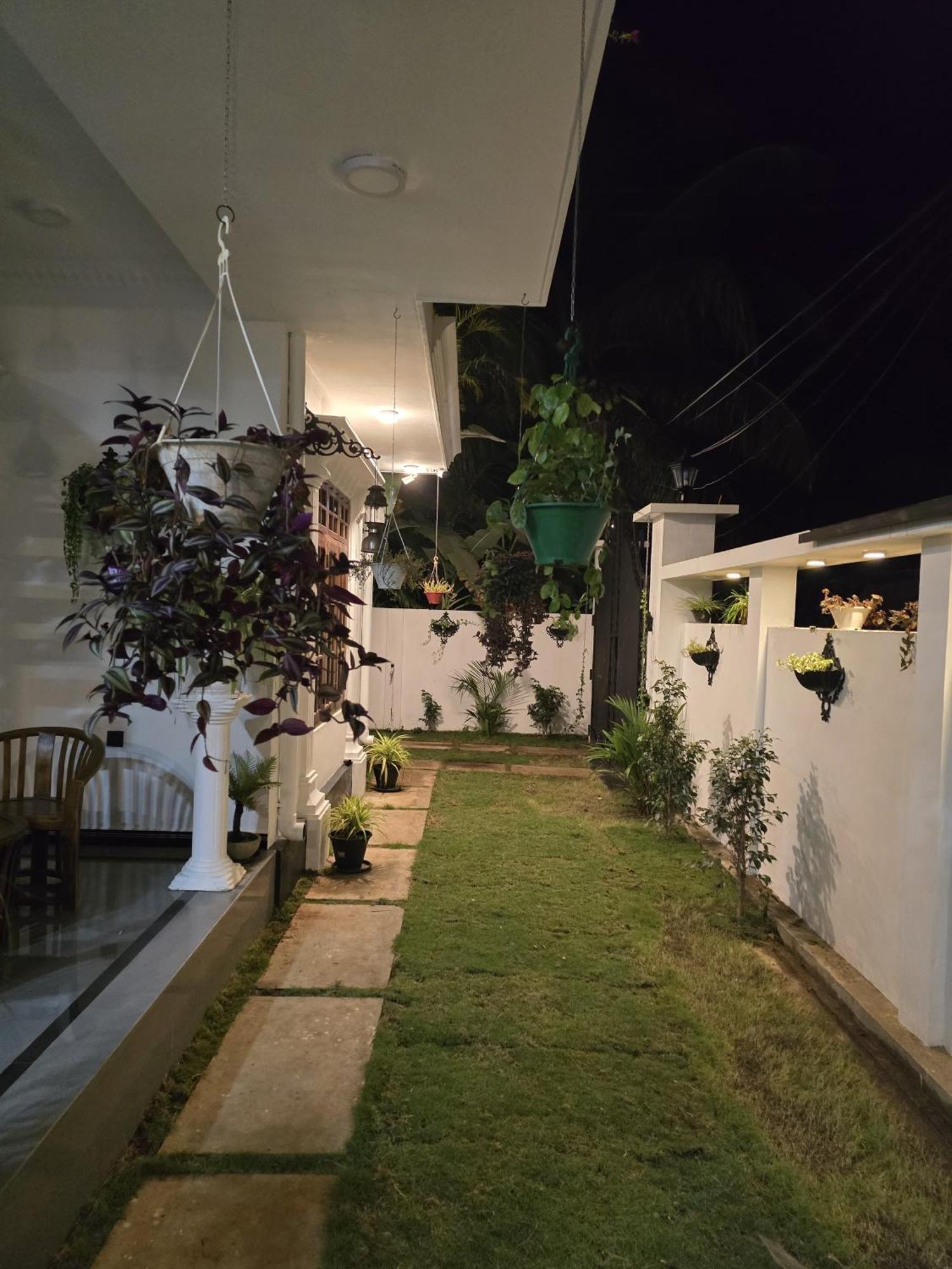 Munril Guest Appartement Jaffna Buitenkant foto